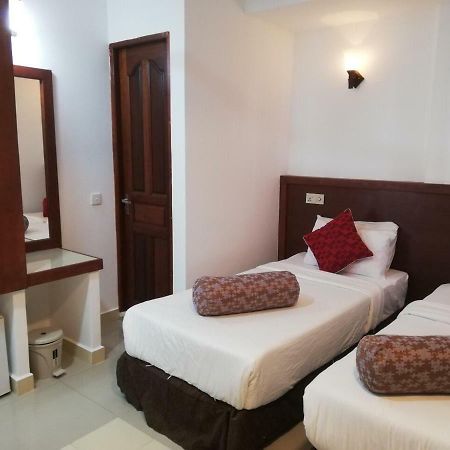 Beach Arena Inn Hulhumale Exteriör bild